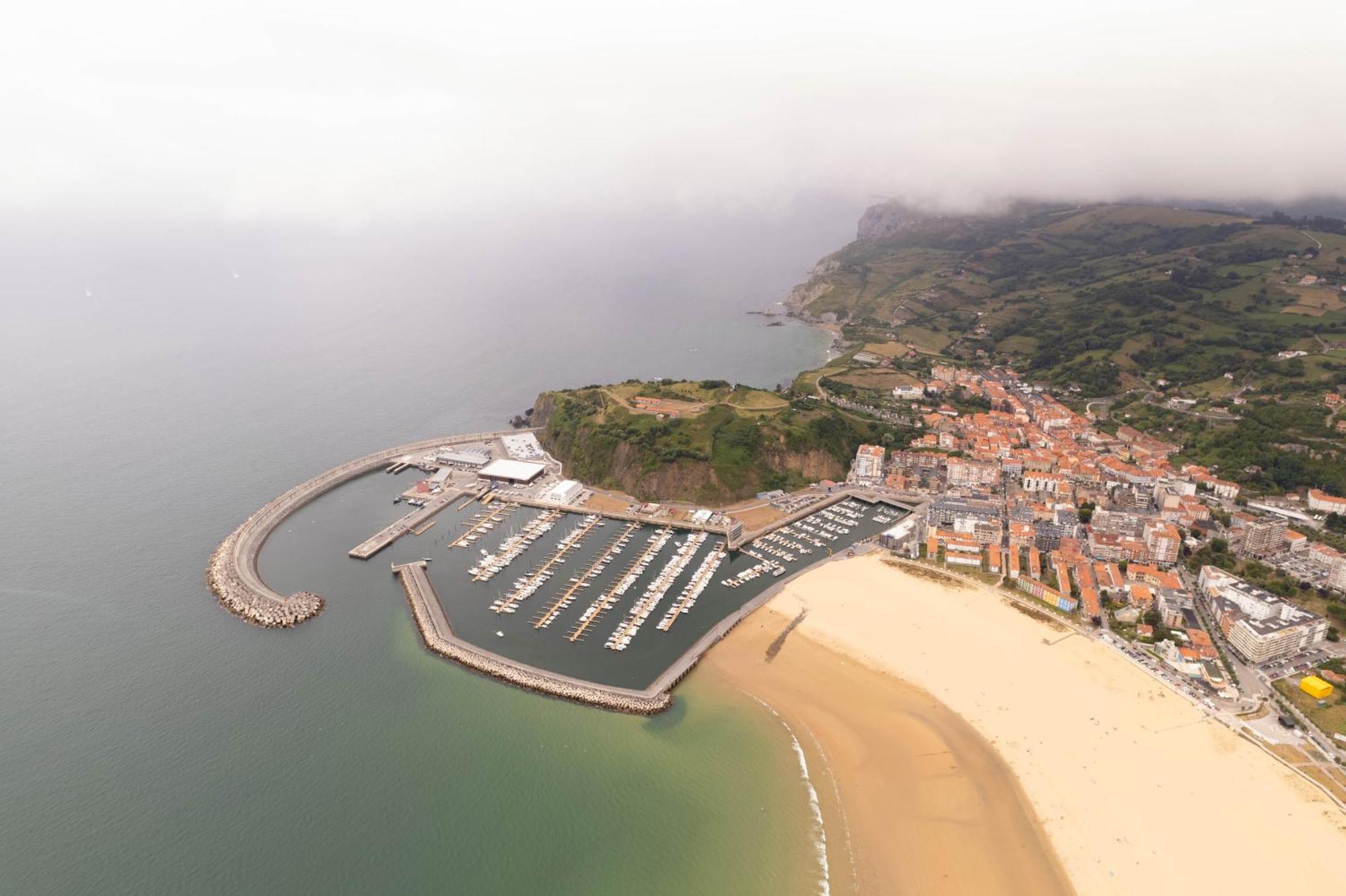 Alojamiento - Bungalows En El Centro De Laredo A 200 M De La Playa Exteriör bild